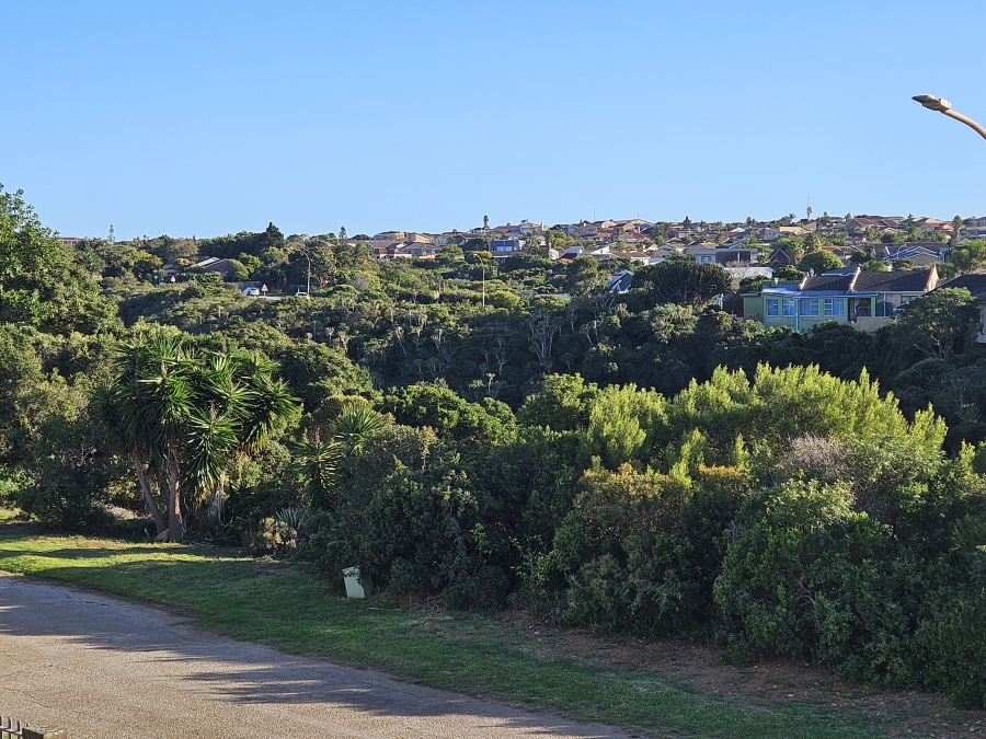 4 Bedroom Property for Sale in Wavecrest Eastern Cape